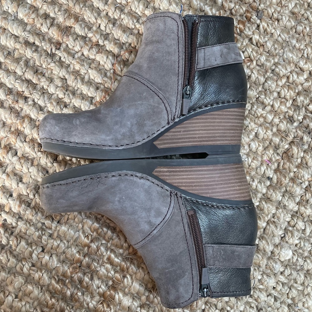 Dansko Shirley Ankle Bootie size 37 - Picture 2 of 8